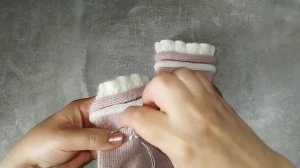 Объëмная вышивка "Розочки" на вязаных изделиях.