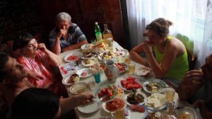 Разговоры за столом.