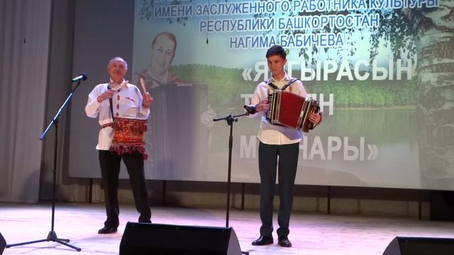 Марийские народные наигрыши в исп. Кирилла Иликаева. Видео Василия Хайбуллина смотреть онлайн