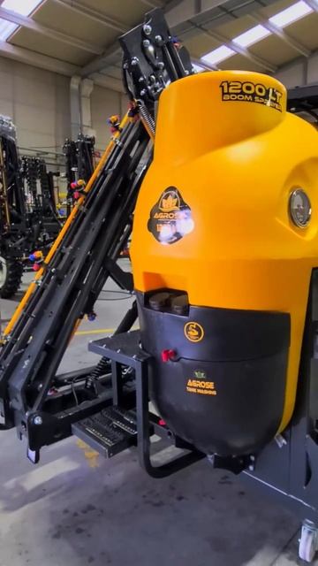 Навесной полевой опрыскиватель с гидравлическим подъ смотреть онлайн