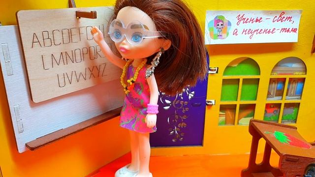 Катя заболела 🤒 | Макс и друзья спешат на помощь | СМЕШНЫЕ КУКЛЫ ЛОЛ СЮРПРИЗ iKira мультики смотреть онлайн