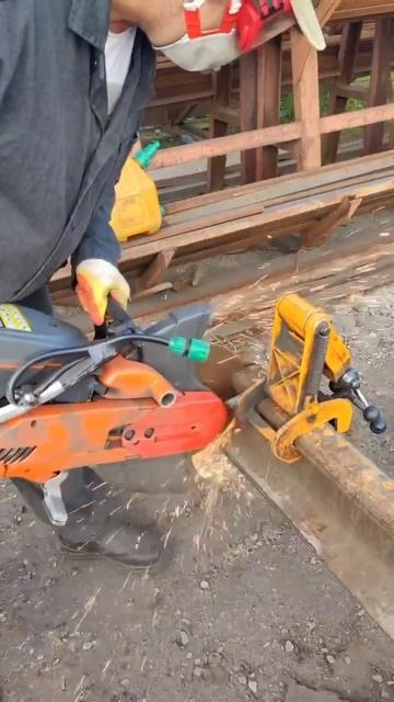 Пилим рельсы - рельсорезный станок ZimAni #zimani #husqvarna #cutter # смотреть онлайн