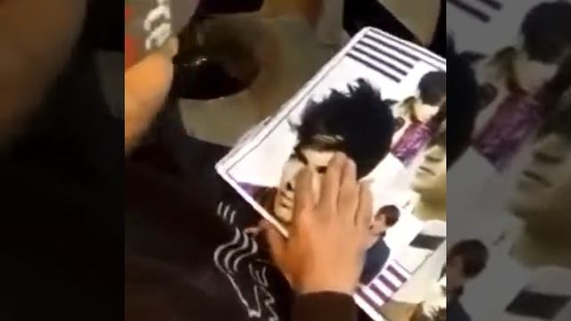 Всем смотреть прикол, лысый пришол а хочут причоск смотреть онлайн