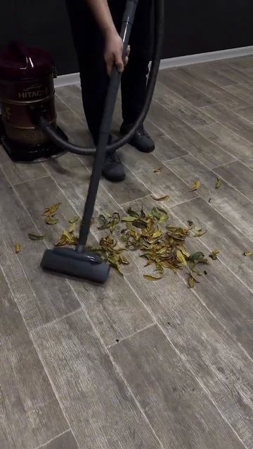 Профессиональный пылесос Hitachi, 2100 Вт, 18 литров. смотреть онлайн