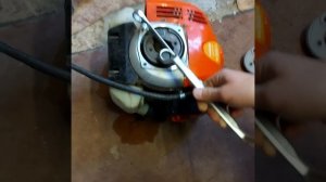 Как открутить сцепление на триммере бензотриммере мо?