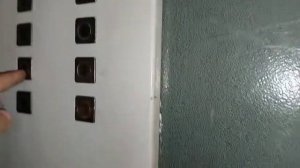 застрял в лифте Без связи и без выхода!!!! в паркинге