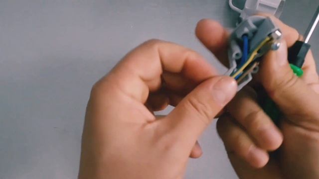 Как Правильно подключить Вилку с Заземлением.. смотреть онлайн