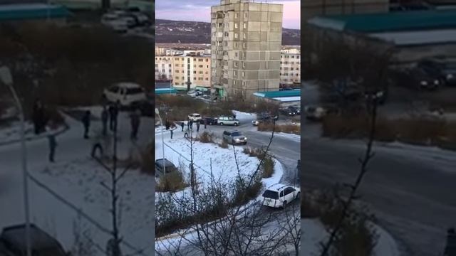 Гололед Магадан | Машины немогут подняться смотреть онлайн