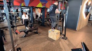 Зашагивание на тумбу в кроссовере, одно из лучших упра