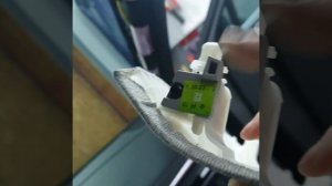 как снять боковую переднюю обшивку на стойке