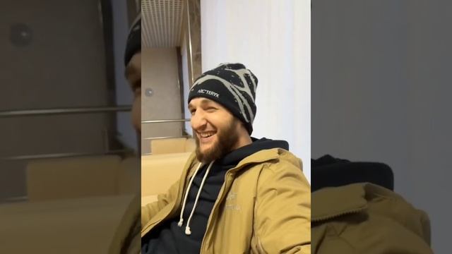 Ислам Махачев пашет: Тагир на мотоцикле по городу Сбор