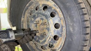 КАК ПРОВЕРИТЬ И ЗАМЕНИТЬ СТОЙКИ СТАБИЛИЗАТОРА НА KIA RIO.