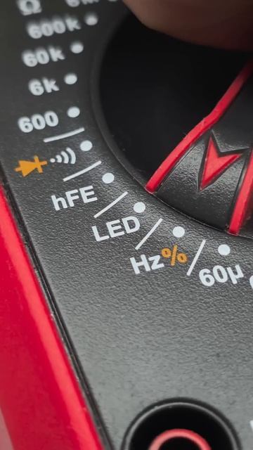 Для чего эти странные отверстия в мультиметре? #секрет смотреть онлайн