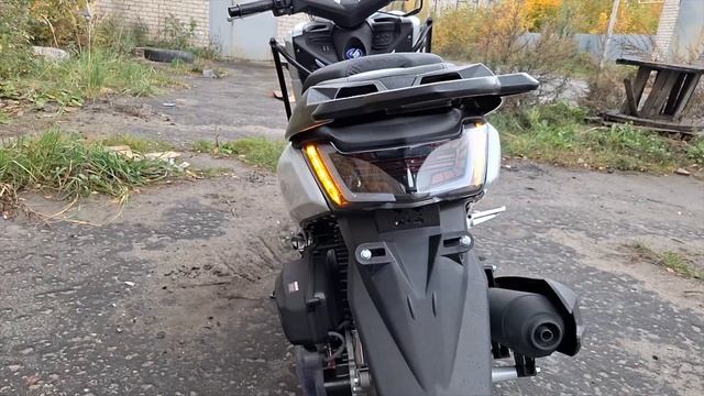 макси скутер N Max за 135 тысяч в максимальной комплектац?