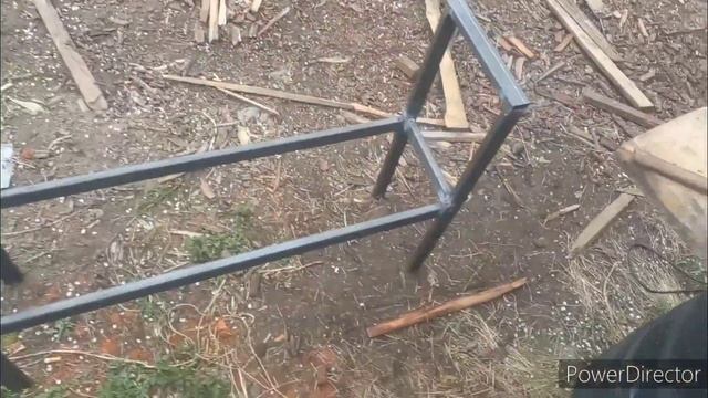 Как сделать скамейку на металлическом каркасе.