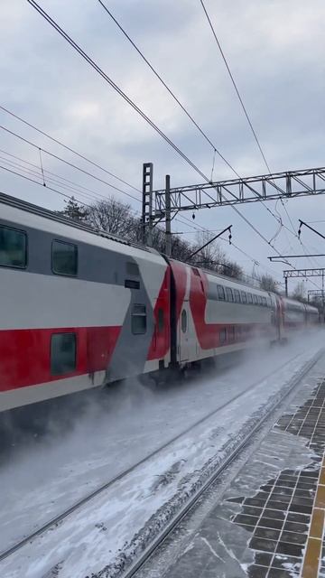 ЭП20-009 с двухэтажным поездом 740Ж "Дневной Экспресс" Мос? смотреть онлайн