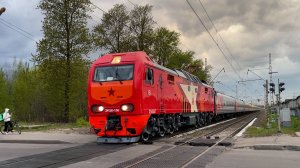 Электровоз ЭП2К-156 с пассажирским поездом