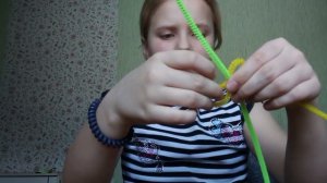 Как сделать колечко из пушистой проволоки в виде цвет?