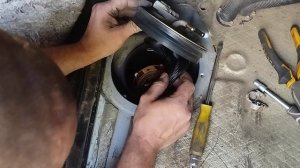 Омега в б 2.0 бензин снять заменить бензонасос.