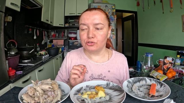 Мукбанг. Лапки и шеи куриные, картошка отваренная и пожарена на сливочном масле, рыбка. Дубль 2 смотреть онлайн