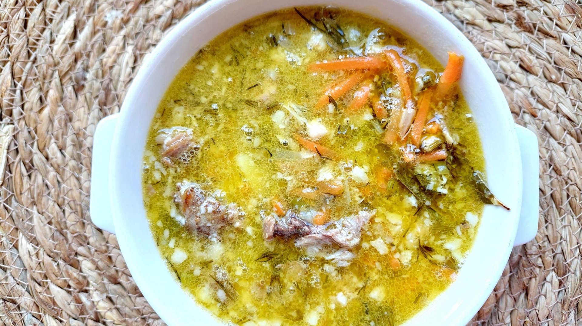 Суп с зелёным колотым горохом. Домашняя копчёная прослойка в дополнение. смотреть онлайн