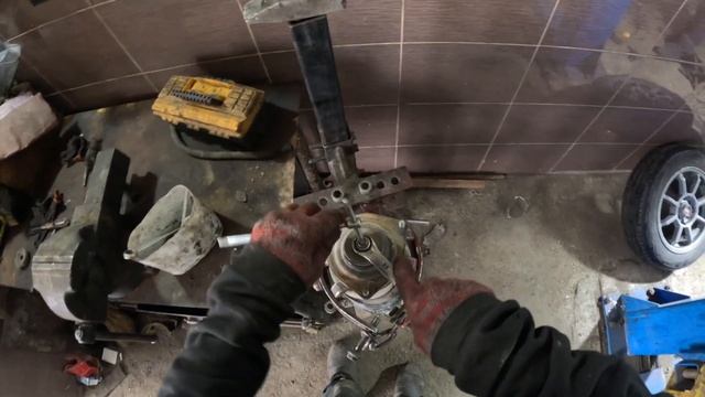 как заменить опорный подшипник Lada Priora. удаление колхо? смотреть онлайн