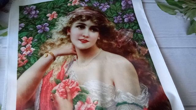 Девушка с розами/Вышивка бисером/Изумительной красот?
