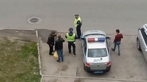 Дед ругается на  сотрудников ДПС