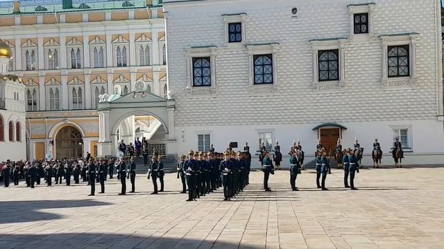 Церемониальный развод пеших и конных караулов. Кремль смотреть онлайн