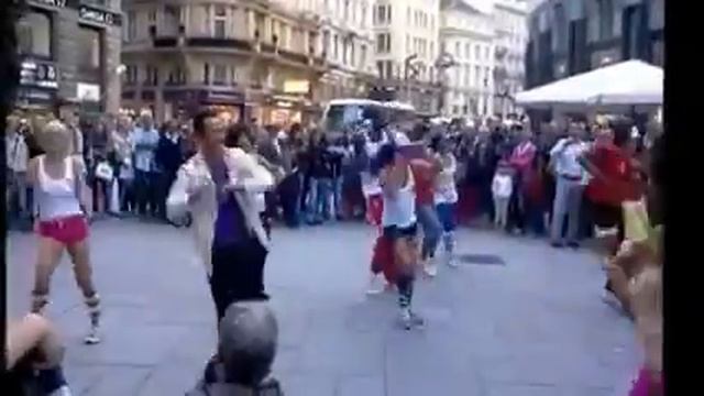 Zumba Флешмоб Vienna 16 07 2012 смотреть онлайн
