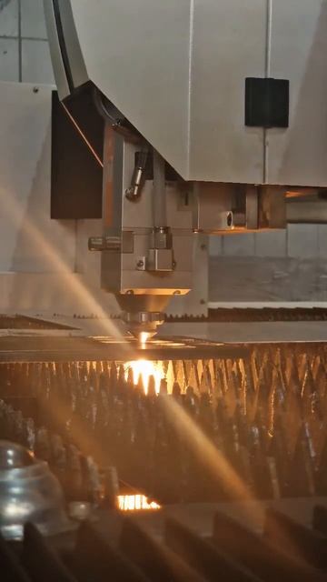 лазерная резка 2000w металл чёрный 10мм смотреть онлайн