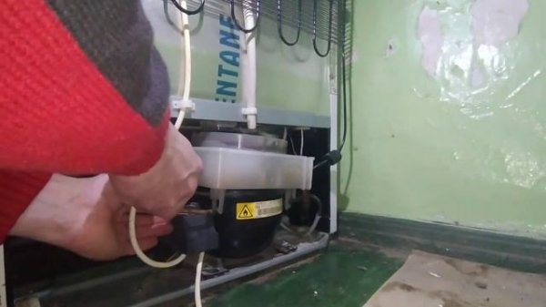 ХОЛОДИЛЬНИК ВКЛЮЧАЕТСЯ И СРАЗУ ВЫКЛЮЧАЕТСЯ. ПРИЧИНА Н