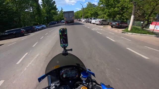 Это не самый лучший прикид для поездки на мотоцикле.. Н