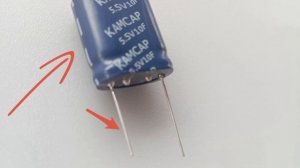 Где у конденсатора плюс и минус.  Теперь ты легко опред