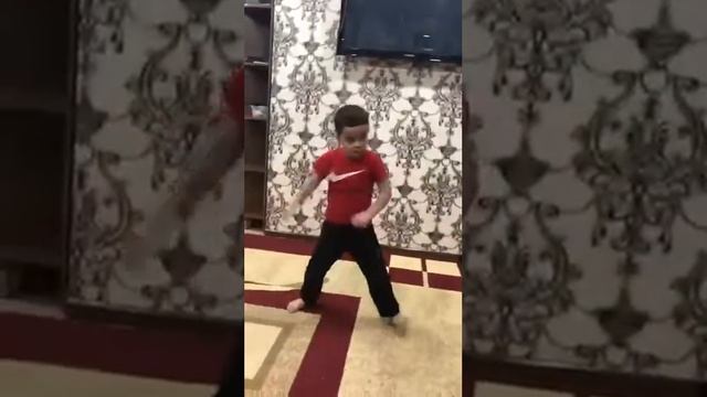 Рамзан танцует брейк-данс!🤣🤣🤣👍👍👍