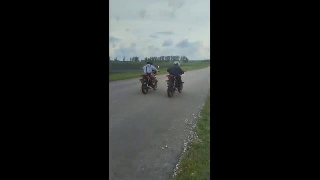 Гонка Sprinter125cc против Sprinter Cross 125cc.Кто же выиграет? смотреть онлайн