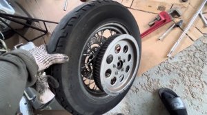 Как снять/поставить заднее колесо. Замена задней рези?