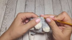 Мопс из плюшевой пряжи вязаный крючком👍crochet pug dog✨gehäk