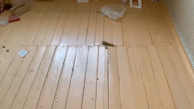 В выселенном под снос доме нашли много старинной мебе? смотреть онлайн