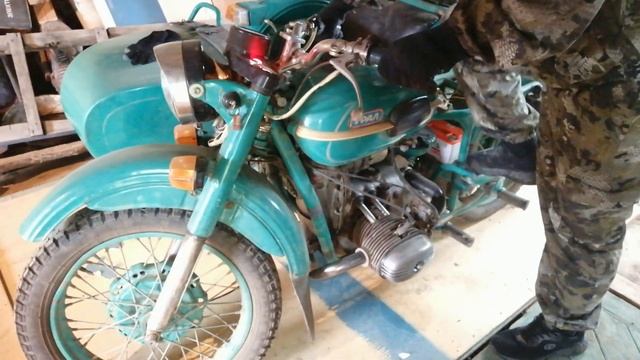 Запуск Мотоцикла Урал после зимы смотреть онлайн