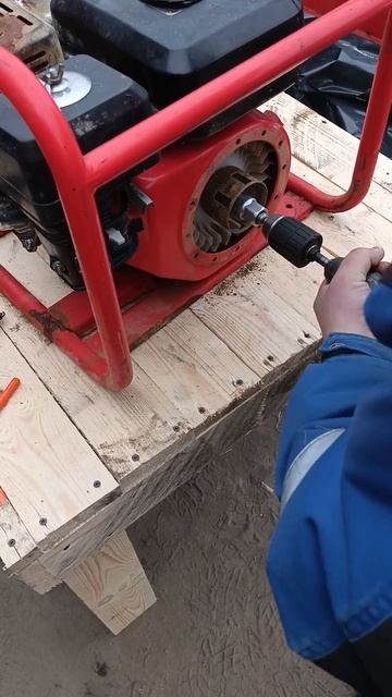 Запуск Мотопомпы шуруповертом ! смотреть онлайн