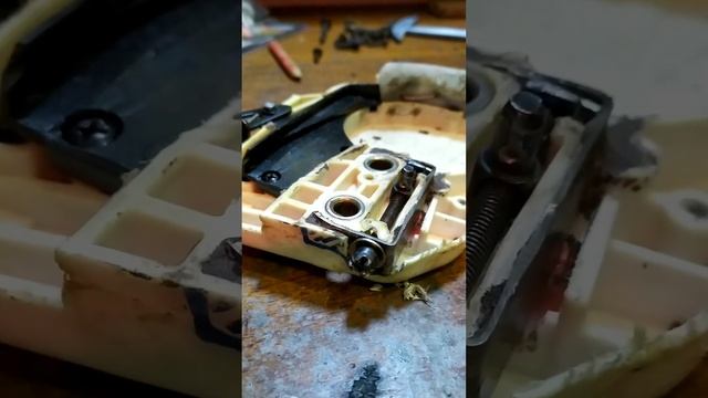 ремонт крышки с натяжителем цепи китайской бензопилы смотреть онлайн