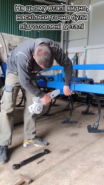 Момент збирання культиватора після покраски смотреть онлайн