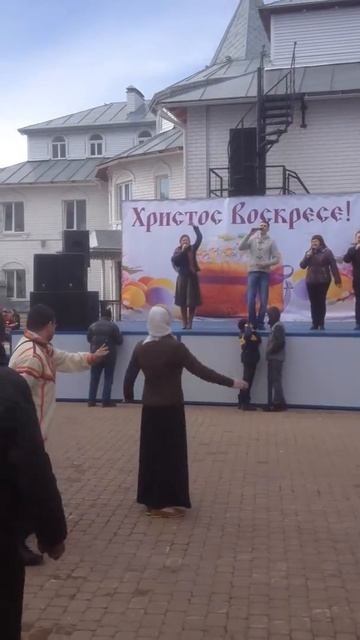 храм Николая Чудотворца Сургут 12.04.2015. гуляния Пасха смотреть онлайн