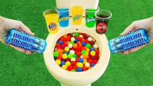 Мультики для детей. Детский Эксперимент: Пластиковые шарики ПРОТИВ напитков. Мультики для малышей