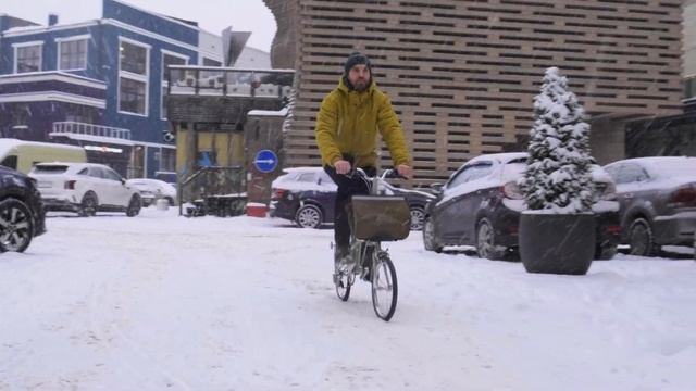 Складной велосипед Bike’s зимой на шипованной резине /Bik смотреть онлайн