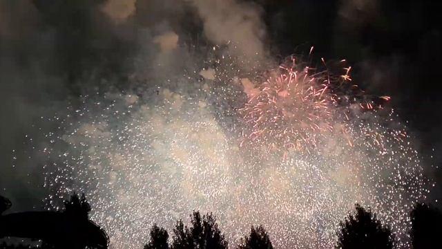Ежегодный Фестиваль Феирверков, Япония, Италия, Южная Корея... более 1,000,000 человек смотреть онлайн