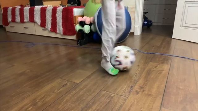 СТАРШИЙ БРАТ ПРОТИВ МЛАДШЕГО! || Футбольный скилы || VE смотреть онлайн