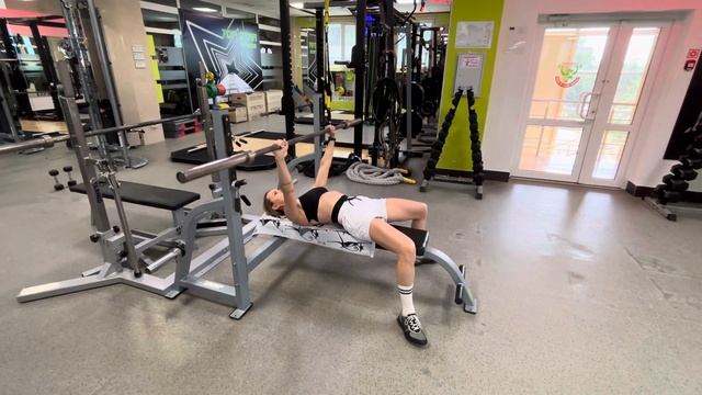 Жим штанги лежа классический