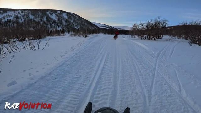Впервые в горах! Учусь катать на горном снегоходе в Пр?